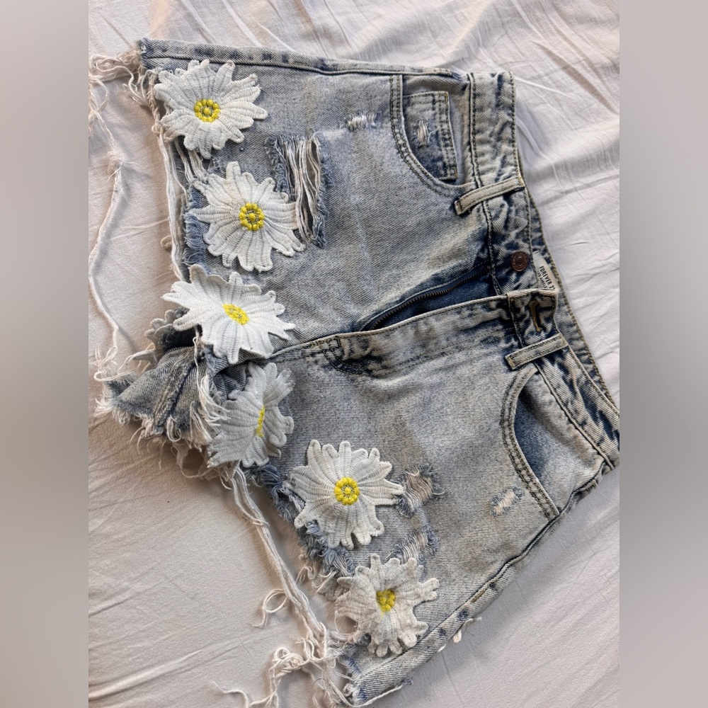 Forever 21 Light Wash Daisy Embroidered Distressed Denim Shorts